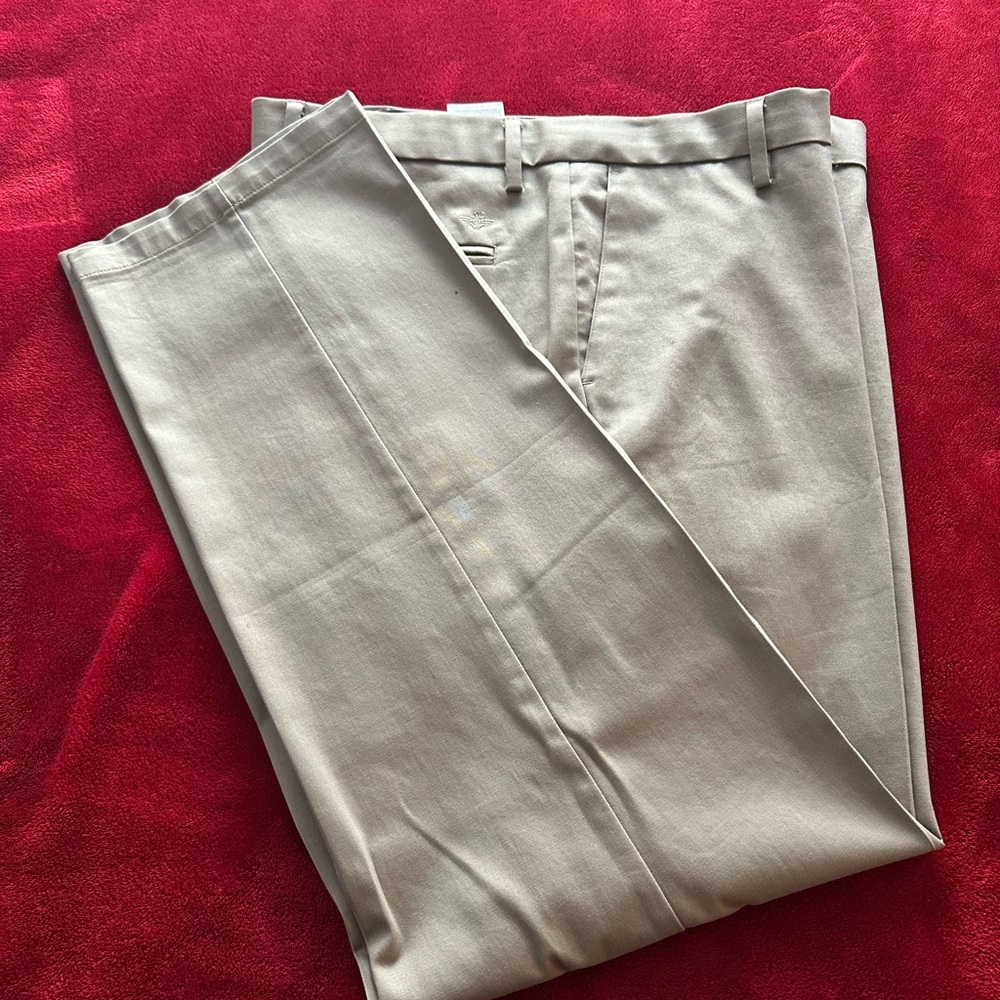 Dockets Khaki pants 38x32